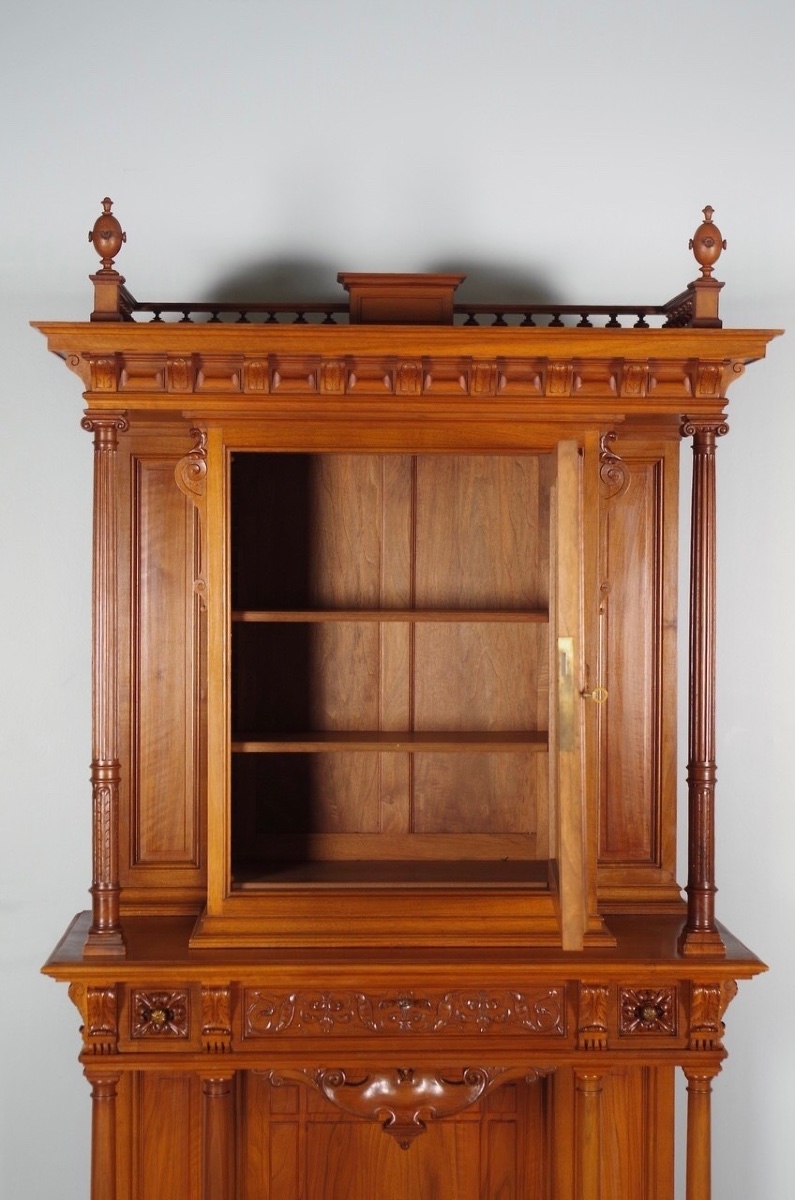 Cabinet Renaissance en noyer sculpté, dans le goût de Dufin, vers 1880-photo-3