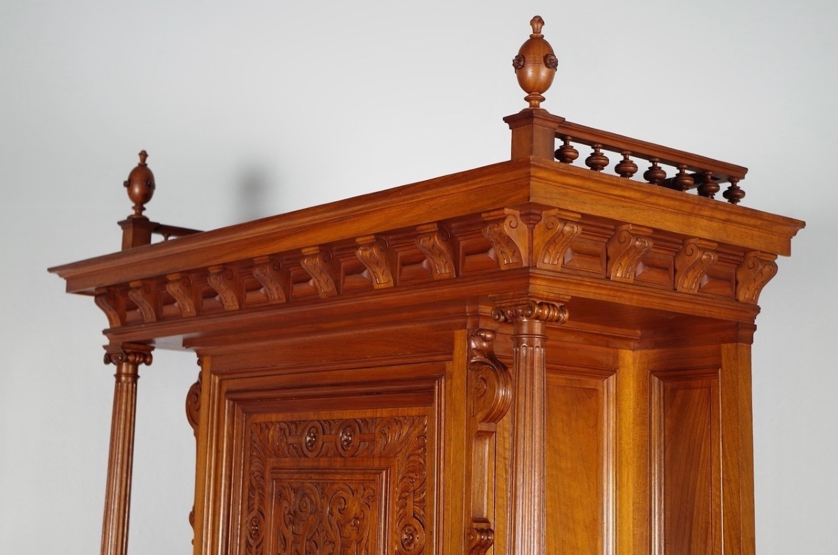 Cabinet Renaissance en noyer sculpté, dans le goût de Dufin, vers 1880-photo-5