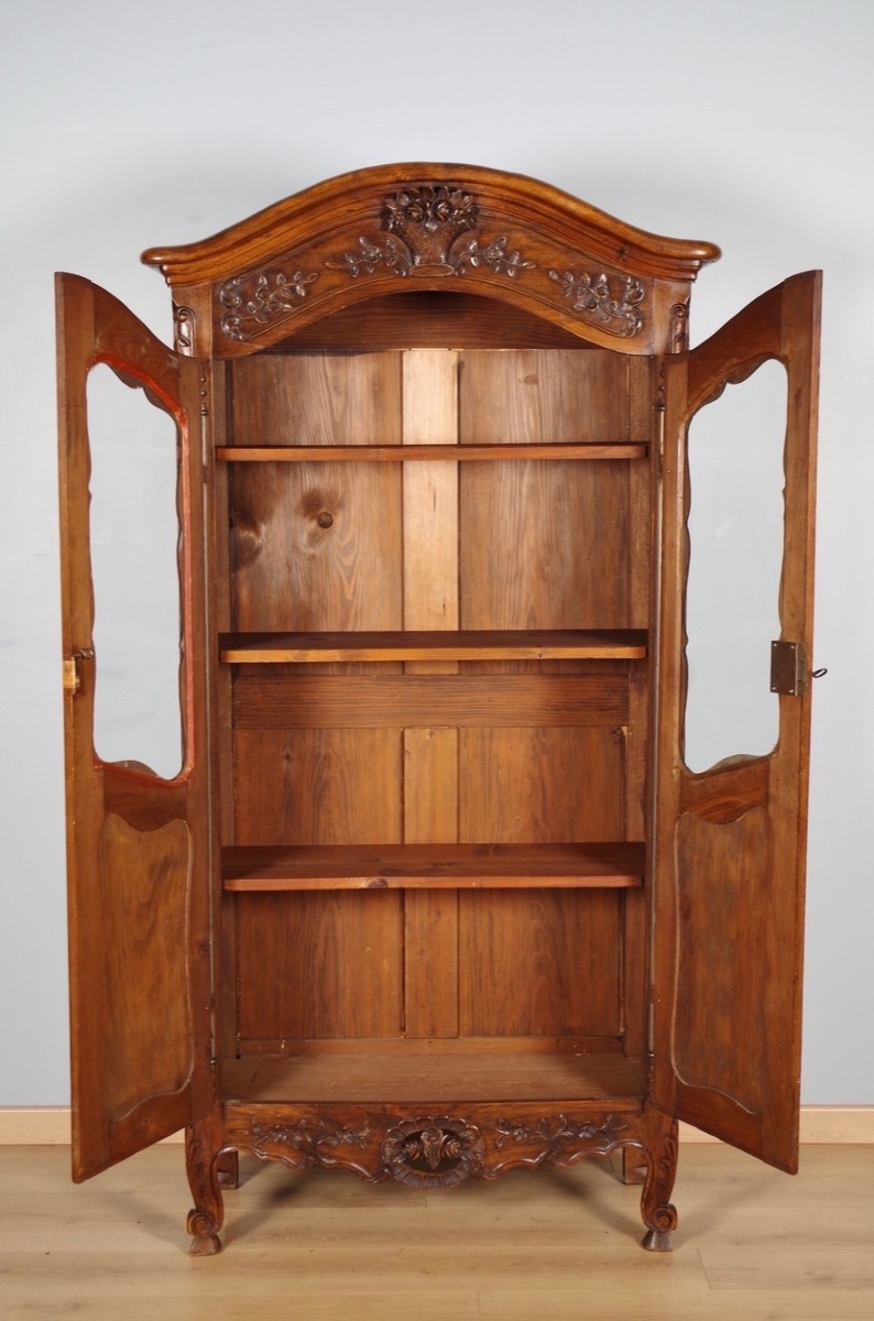 Bibliothèque Louis XV provençale en hêtre sculpté, vers 1950-photo-1