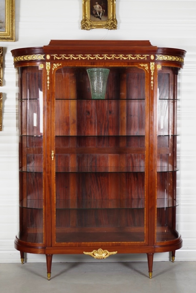 Grande vitrine d'exposition Louis XVI en acajou et bronze doré, vers 1880