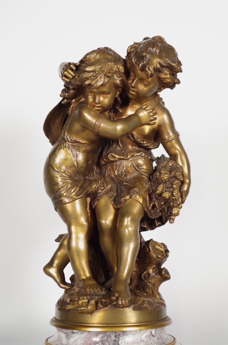 Children Throwing A Bouquet, A Bronze Sculpture With A Golden-brown Patina, Signed By Auguste Moreau-photo-3