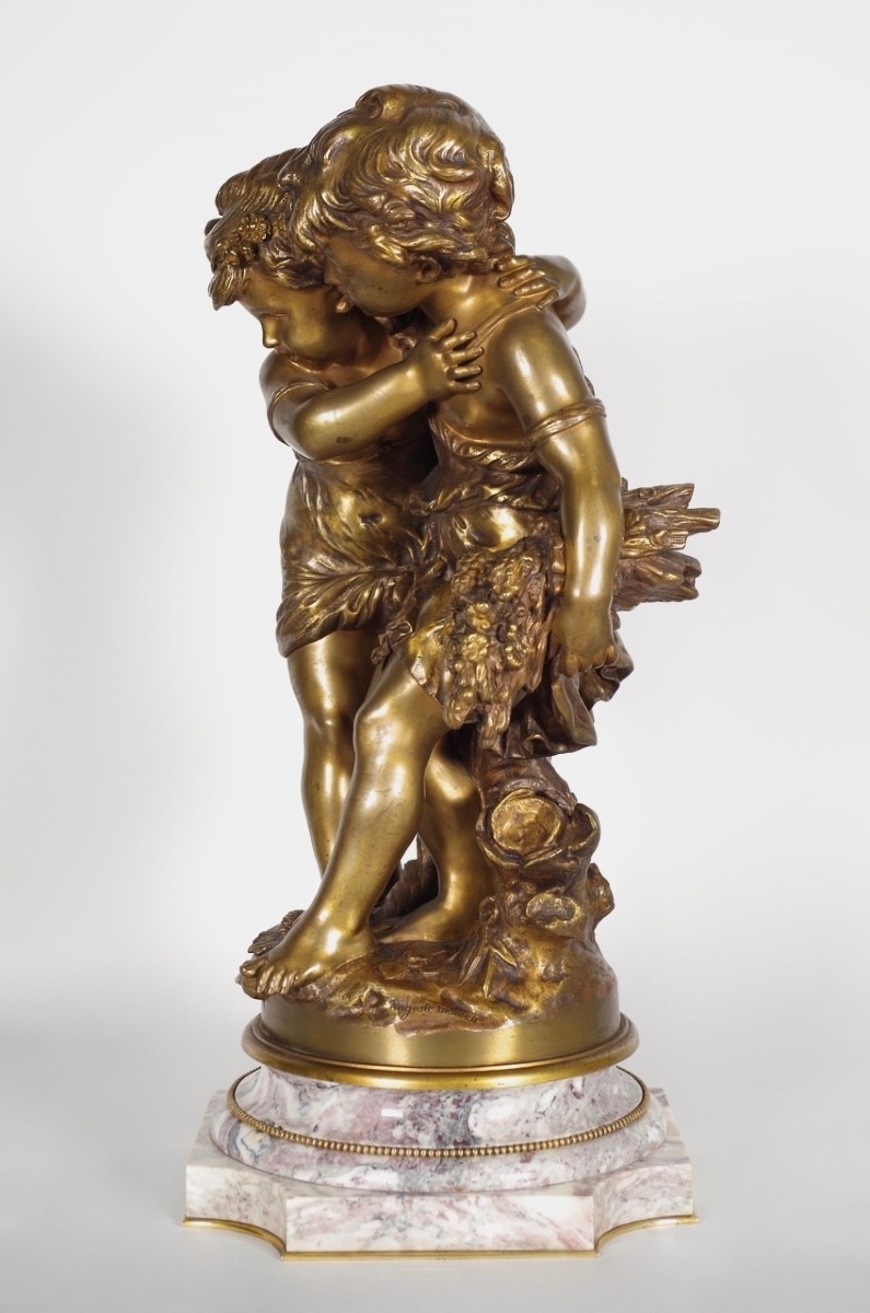 Children Throwing A Bouquet, A Bronze Sculpture With A Golden-brown Patina, Signed By Auguste Moreau-photo-1