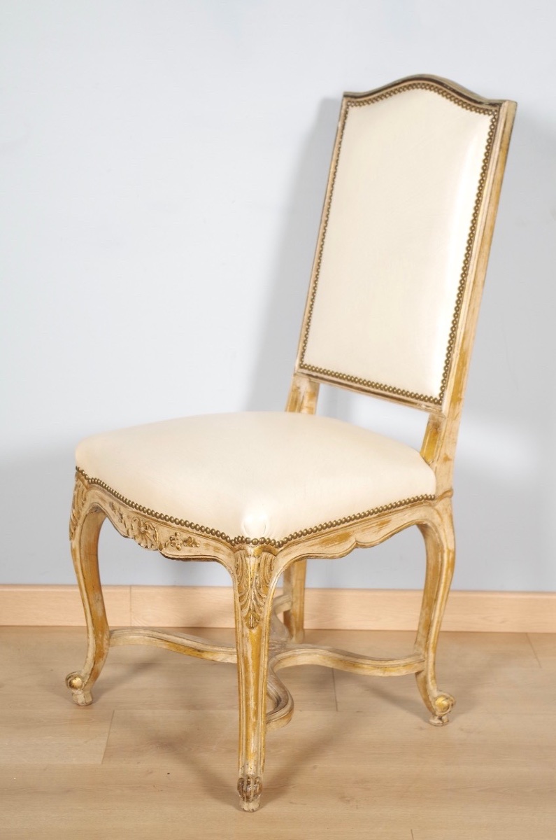 Suite de huit grandes chaises peintes et dorées Régence, vers 1950-photo-4