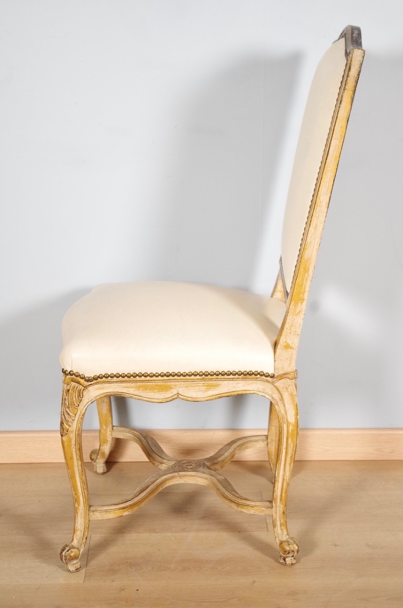 Suite de huit grandes chaises peintes et dorées Régence, vers 1950-photo-5