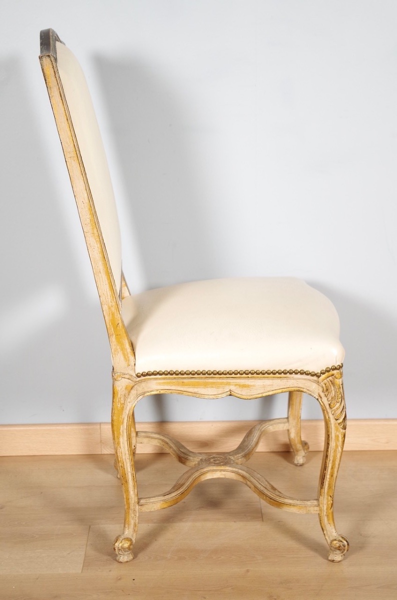 Suite de huit grandes chaises peintes et dorées Régence, vers 1950-photo-7