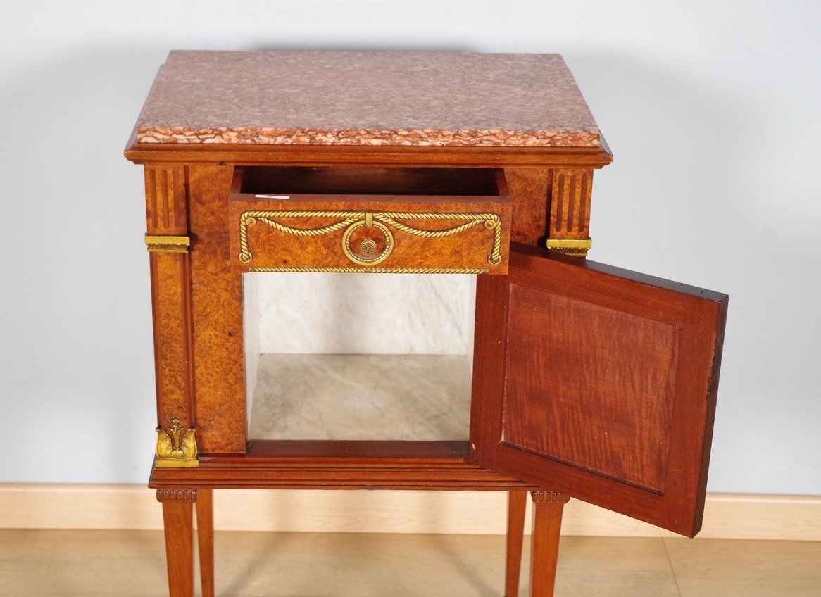 Paire de chevets Louis XVI en acajou, loupe d'amboine et bronze doré, vers 1900-photo-3