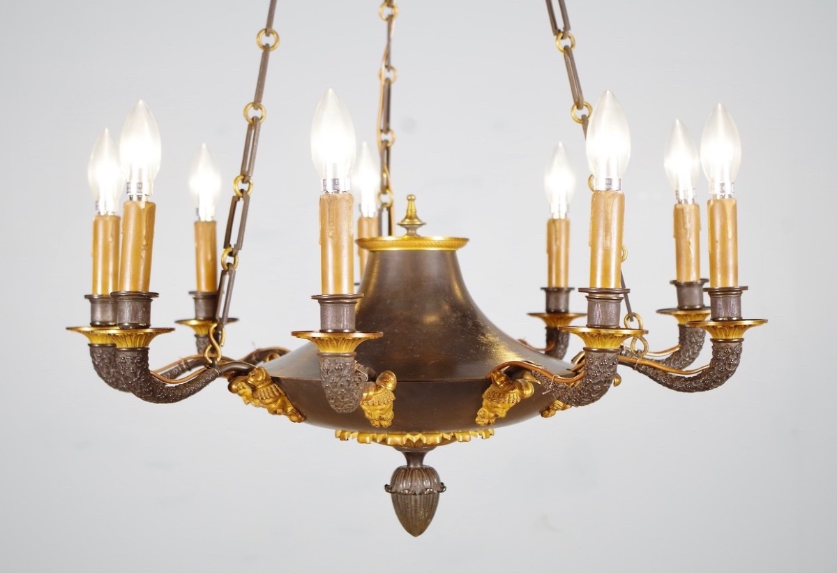 Lustre Restauration à neuf lumières en bronze patiné et doré, vers 1815-photo-1