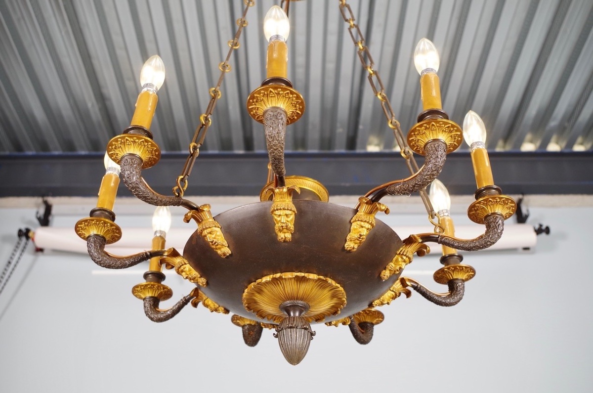Lustre Restauration à neuf lumières en bronze patiné et doré, vers 1815-photo-3