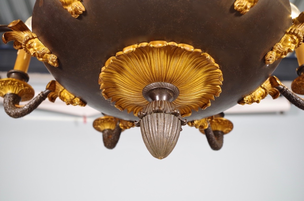 Lustre Restauration à neuf lumières en bronze patiné et doré, vers 1815-photo-7