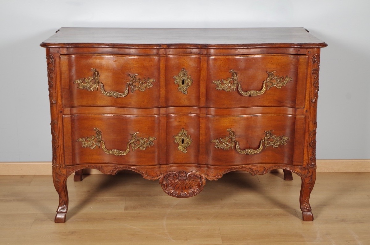 Regency-style Chest Of Drawers In Carved Walnut, Dauphiné, Circa 1720