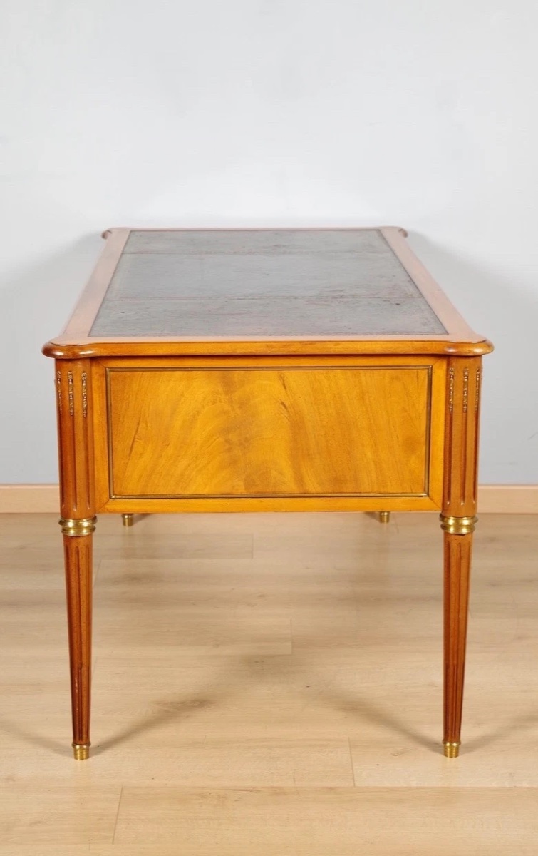 Louis XVI-style Flat-topped Desk In Mahogany, Brass, And Gilded Bronze, Circa 1950-photo-3