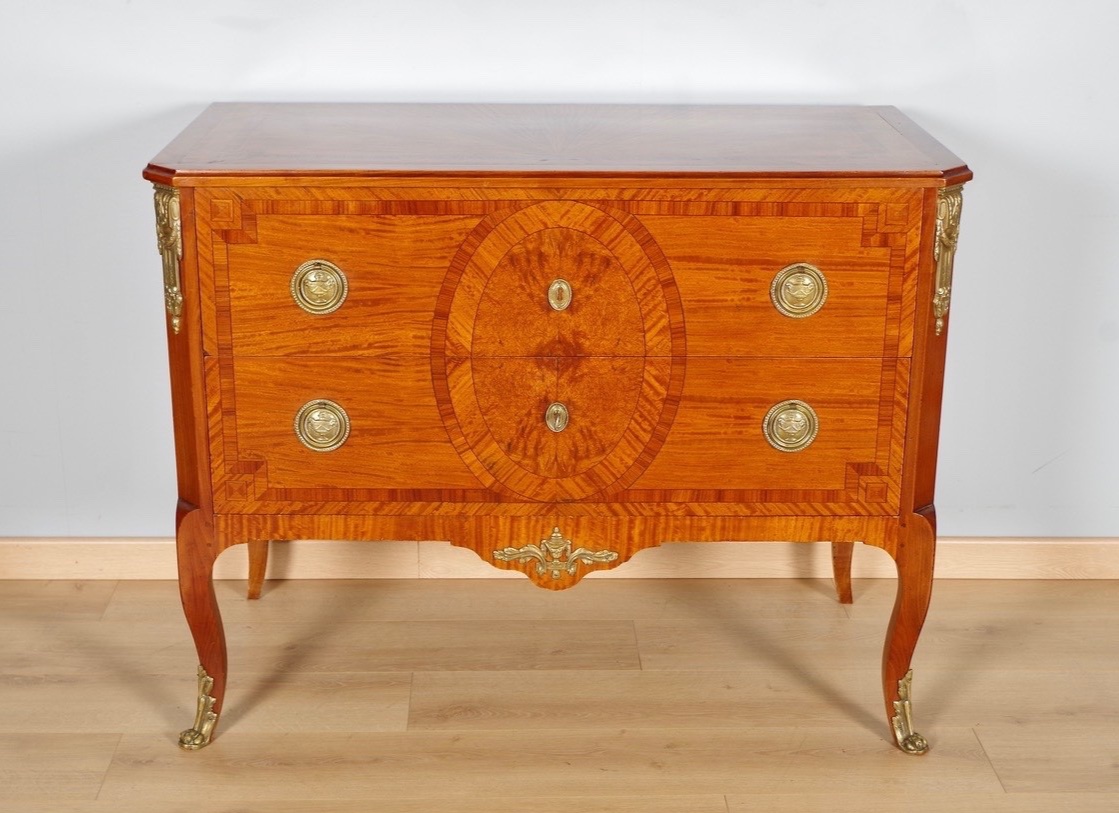 Commode Transition en placage d'acajou et citronnier, bronzes dorés, vers 1950-photo-2