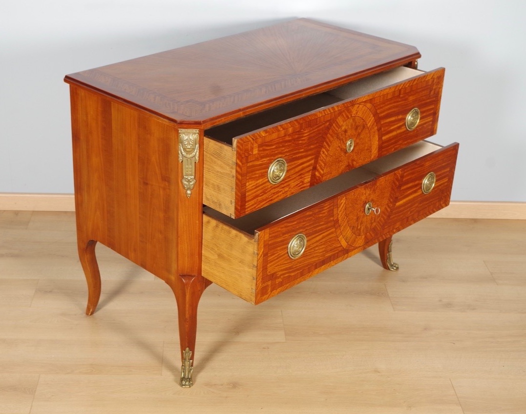 Commode Transition en placage d'acajou et citronnier, bronzes dorés, vers 1950-photo-2