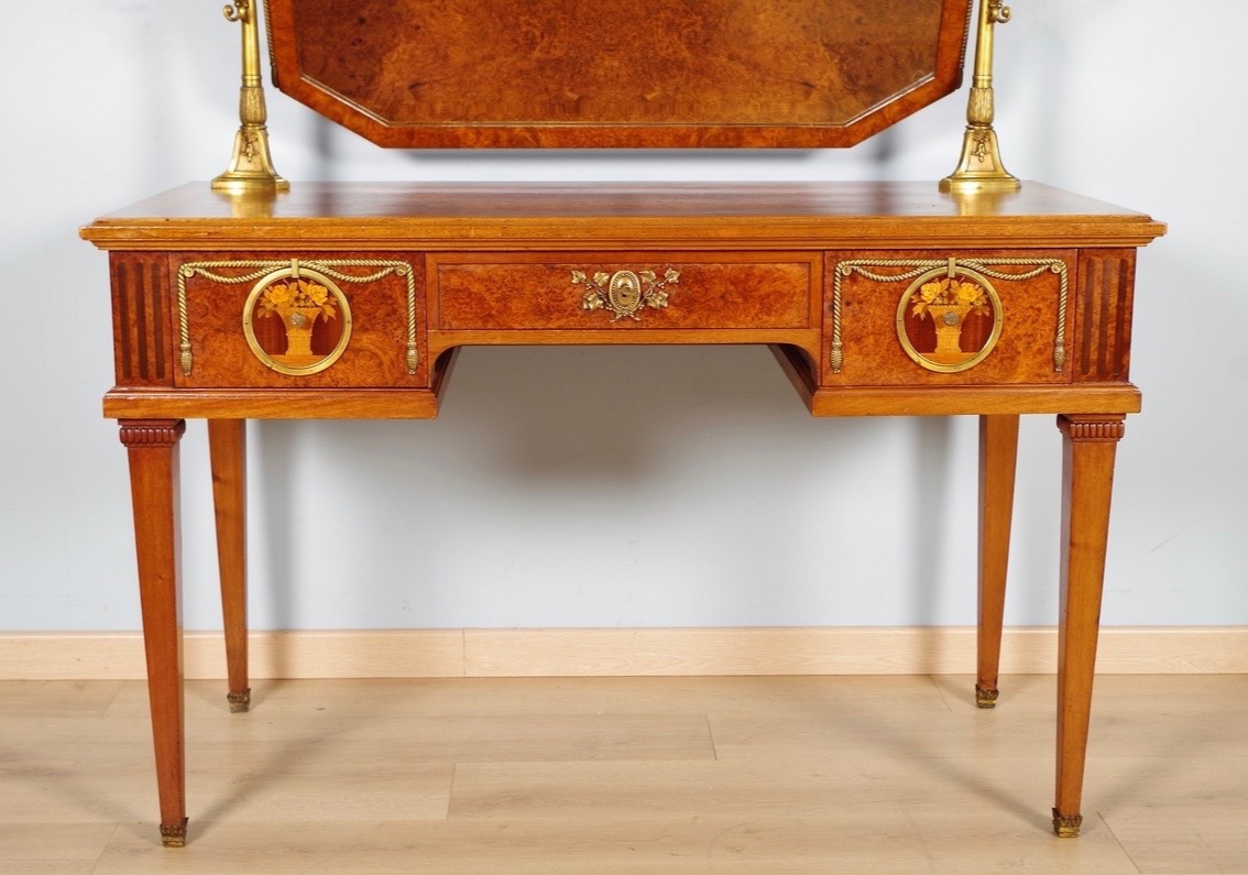 Coiffeuse style Louis XVI en acajou, loupe d'amboine et bronze doré, vers 1900-photo-3
