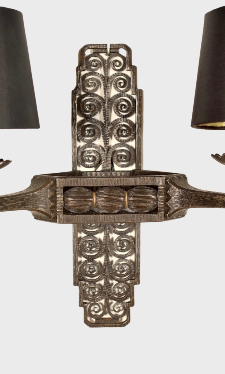 Applique Art déco en fer forgé et patiné signée Charles Piguet, vers 1930-photo-3