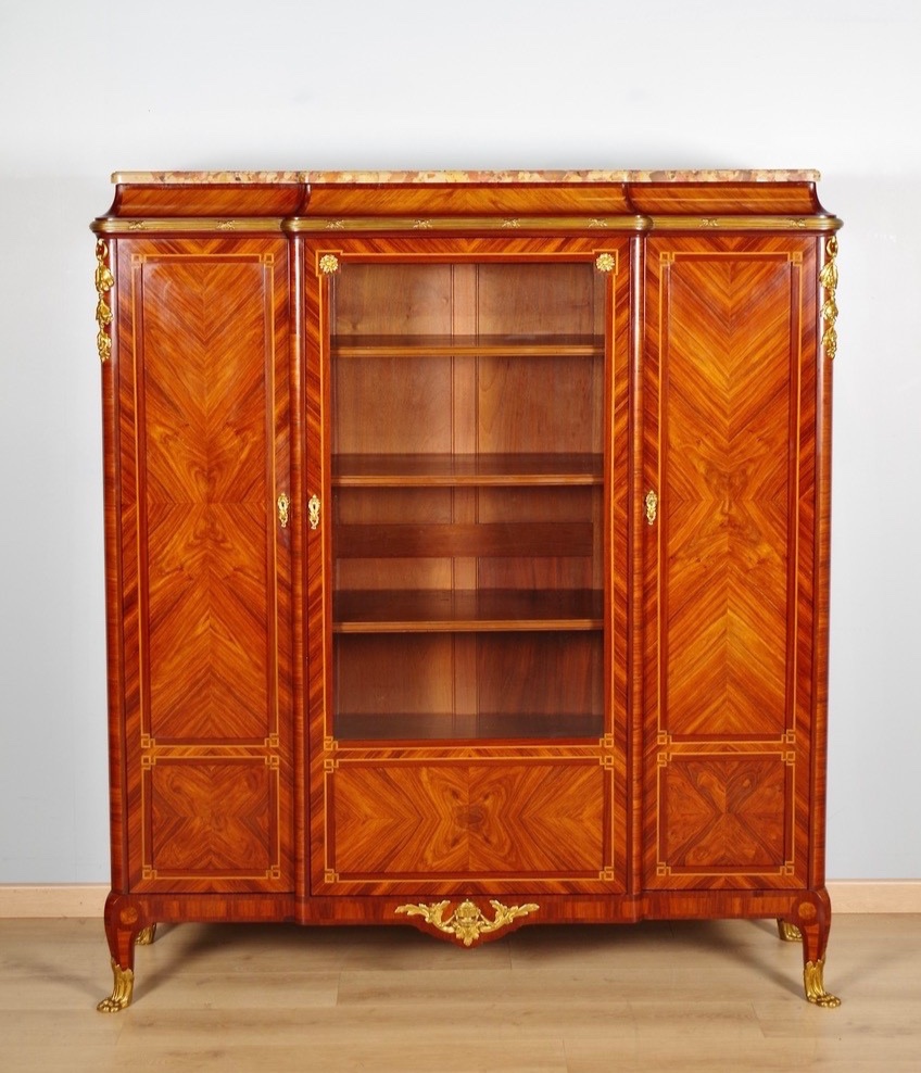 Bibliothèque Transition en bois de rose et amarante, bronzes dorés, vers 1880
