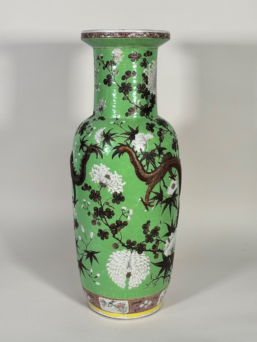 Grand vase chinois en porcelaine famille rose de style Dayazhai à fond vert-photo-4