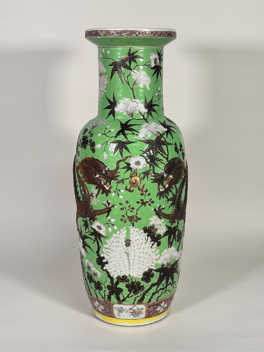 Grand vase chinois en porcelaine famille rose de style Dayazhai à fond vert-photo-5