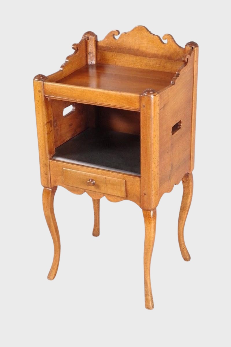 Table à encas noyer XVIIIe siècle dans le goût de Hache