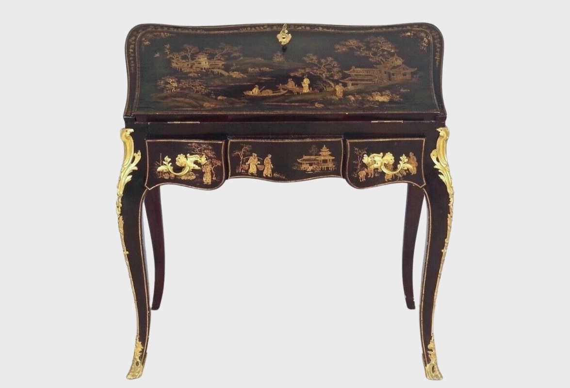 Bureau de pente laque de Chine style Louis XV