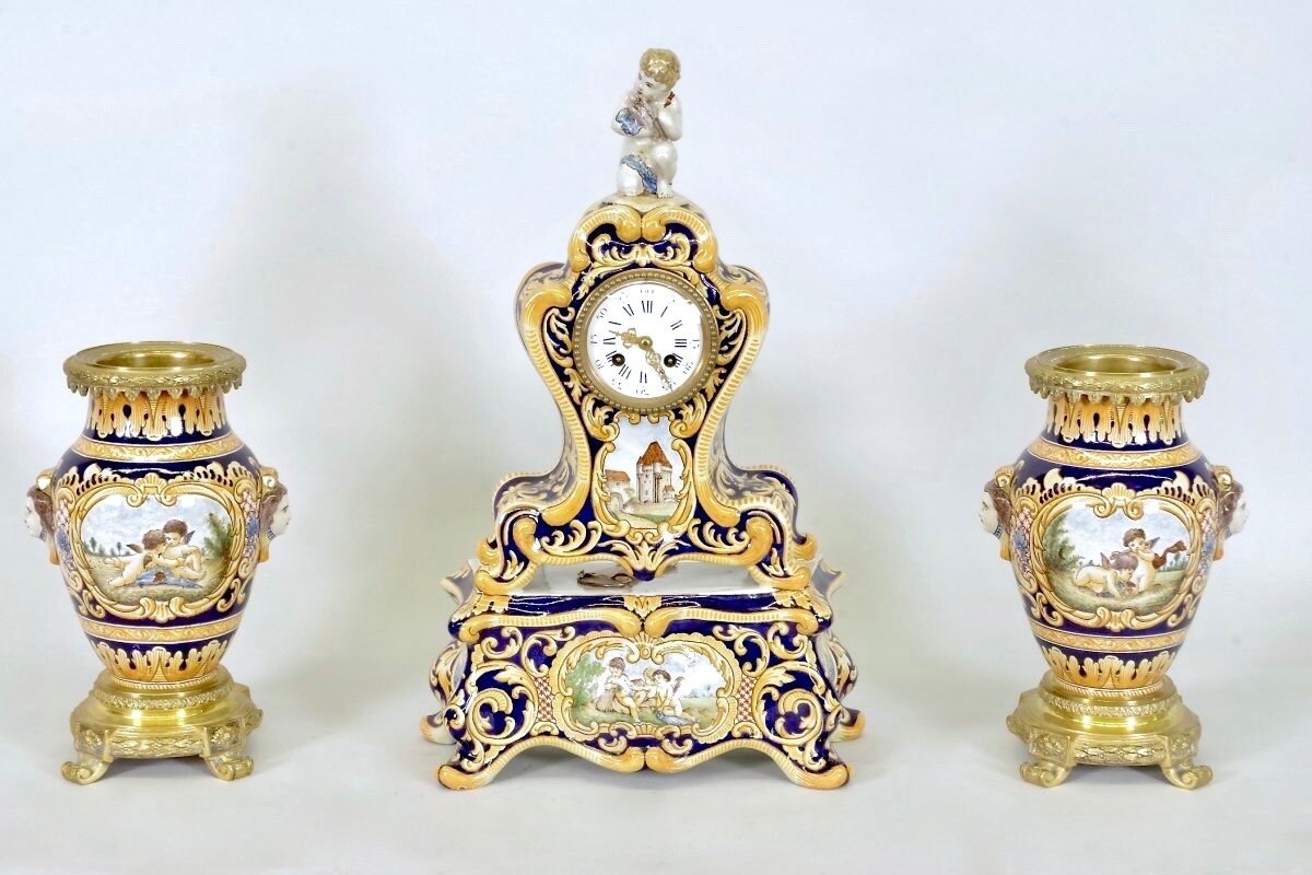 Garniture de cheminée en faïence de Nevers