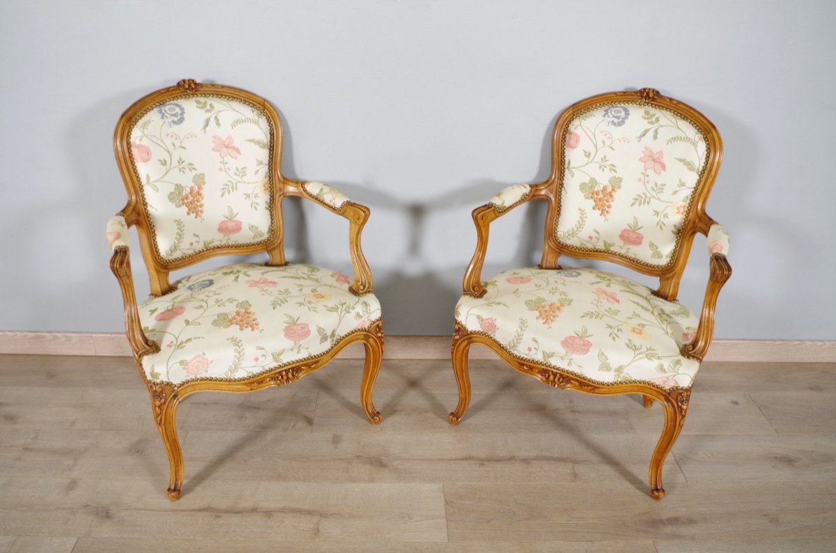 Paire de fauteuils style Louis XV 