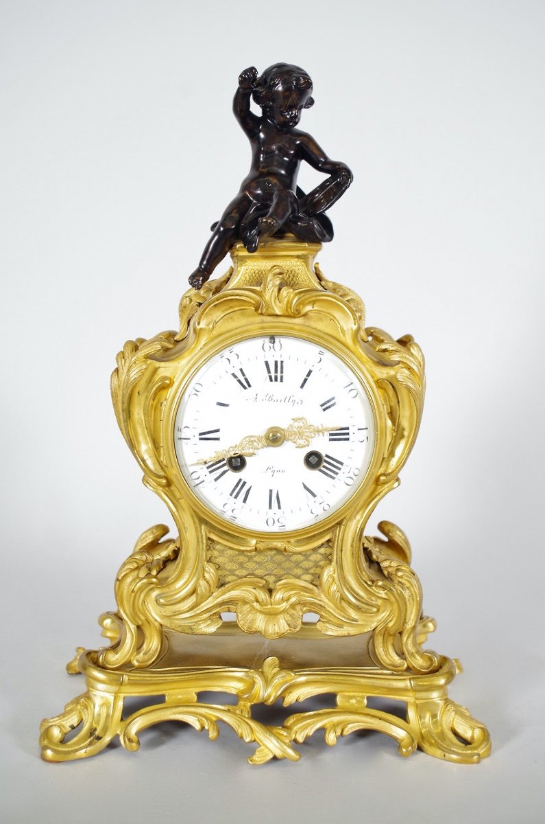 Pendule style Louis XV bronze doré