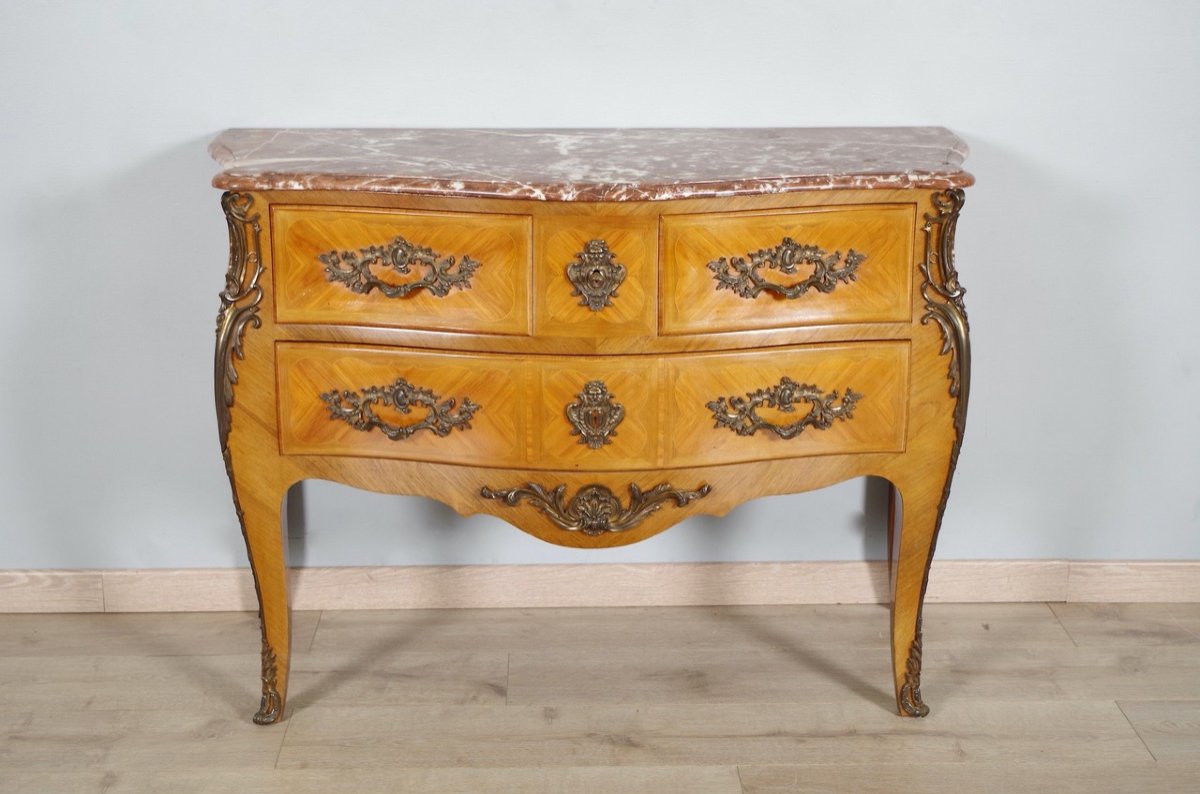 Commode style Louis XV