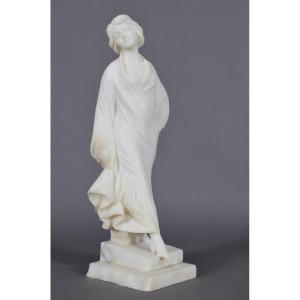 Elegant: Marble Sculpture