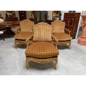 Trois fauteuils style Louis XV