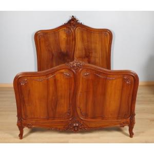 Lit Louis XV en noyer sculpté, vers 1900