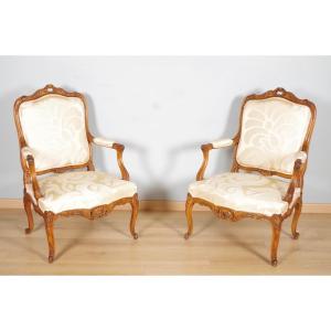 Paire de fauteuils Régence à la Reine en hêtre sculpté, vers 1900