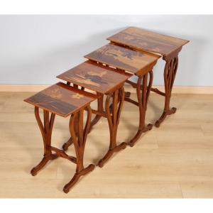 Suite de quatre tables gigognes Art nouveau marquetées signées Gallé, vers 1900