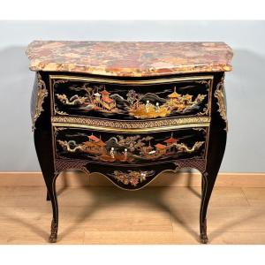 Commode sauteuse Louis XV en laque de Chine, marbre brèche, vers 1950