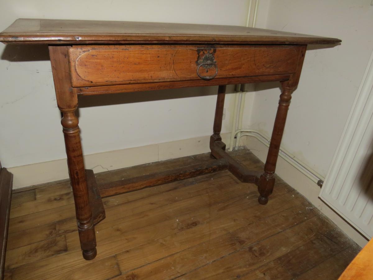 Table In Walnut Period Louis 13
