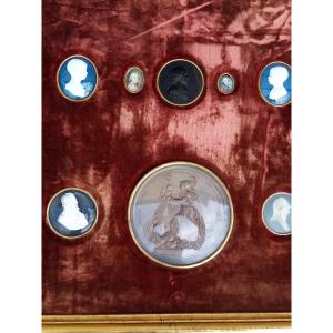 Set Of 12 Royalist Miniatures And Medals End XVIII Beginning XIX