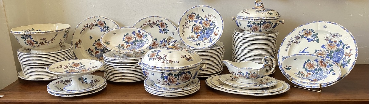 Gien Earthenware Dinner Service, "rooster And Peonies," With Dauphin-style Handles. 19th Century (104 Pieces)