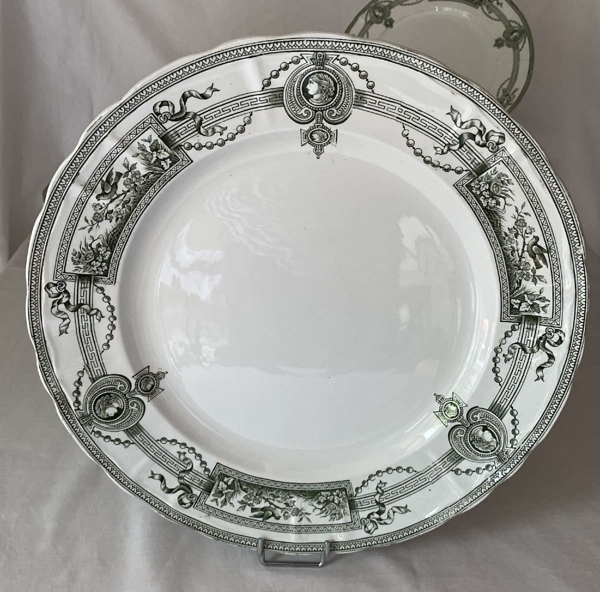 Earthenware Dinner Service, Iron-glazed, Saint Amand, 19th-century "medallion" Model-photo-2