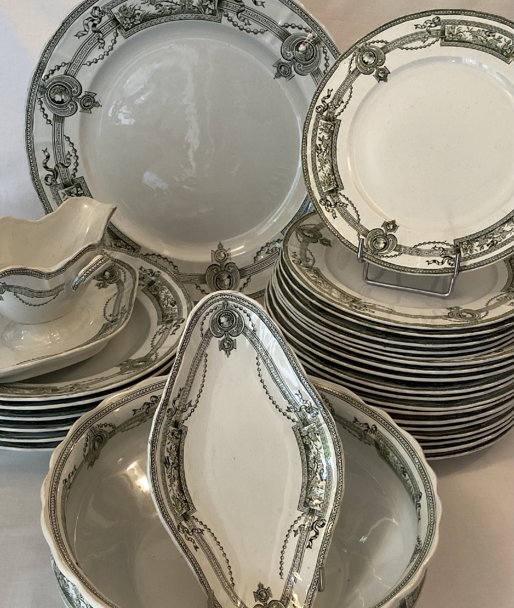 Earthenware Dinner Service, Iron-glazed, Saint Amand, 19th-century "medallion" Model-photo-4