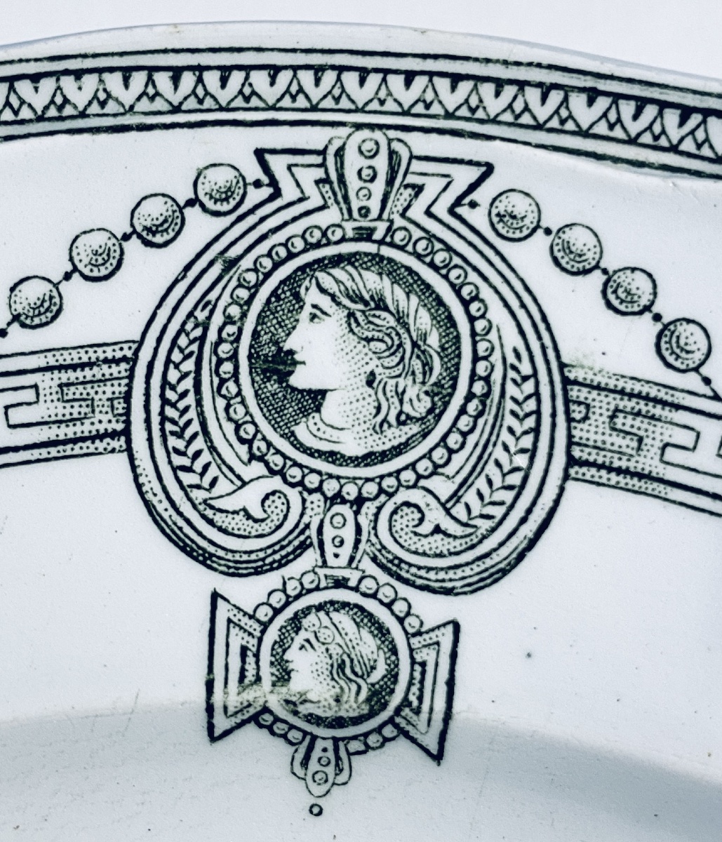Earthenware Dinner Service, Iron-glazed, Saint Amand, 19th-century "medallion" Model-photo-2