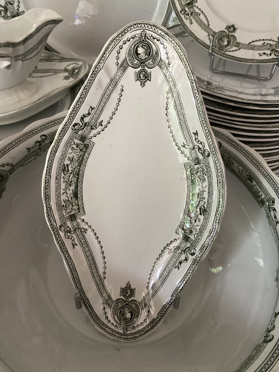 Earthenware Dinner Service, Iron-glazed, Saint Amand, 19th-century "medallion" Model-photo-6
