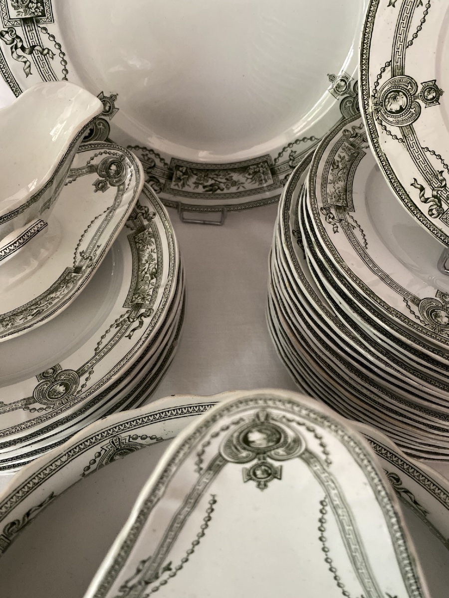 Earthenware Dinner Service, Iron-glazed, Saint Amand, 19th-century "medallion" Model-photo-8