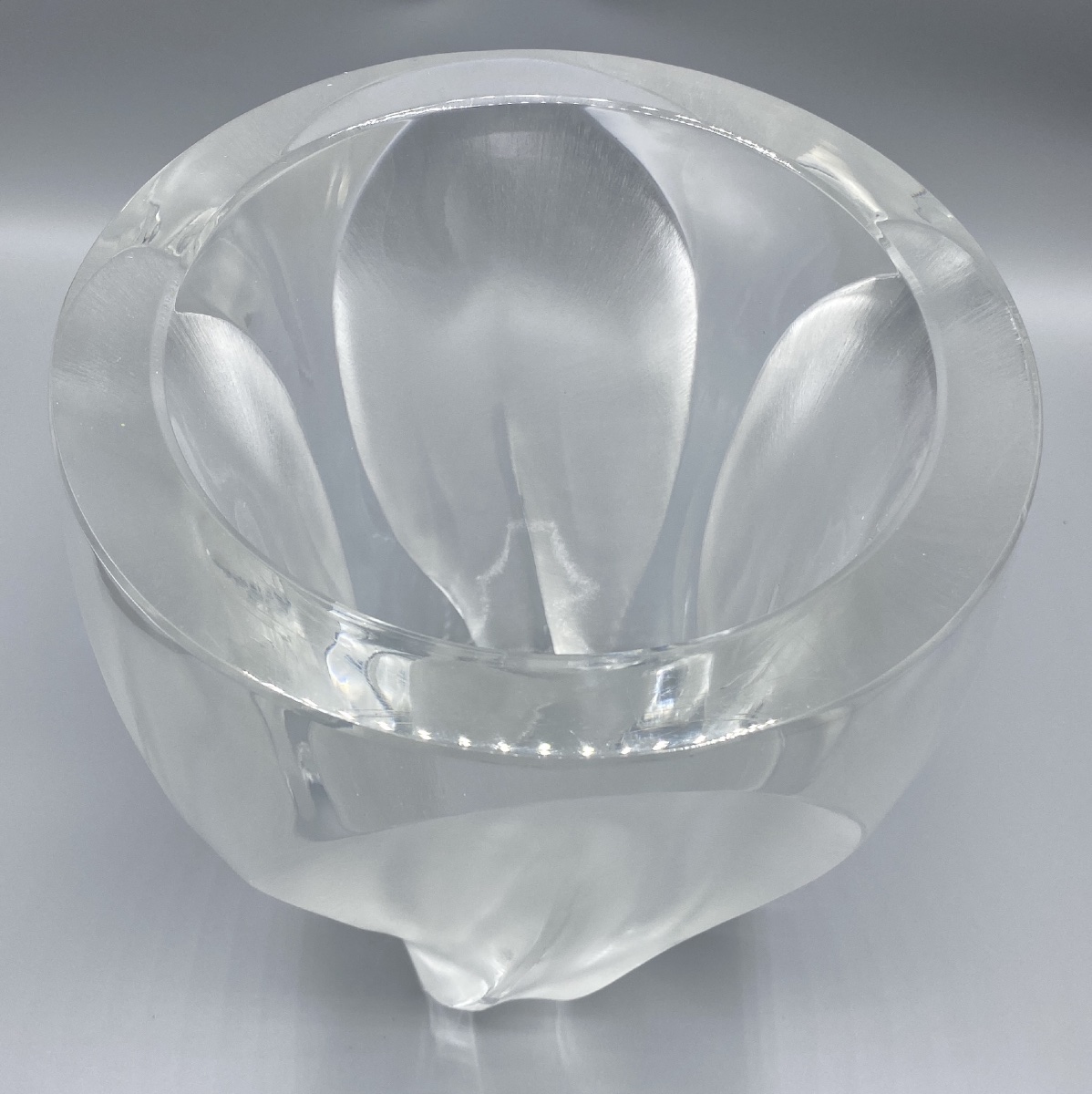 Vase en cristal satiné, Marc LALIQUE, modèle "Ingrid"-photo-2