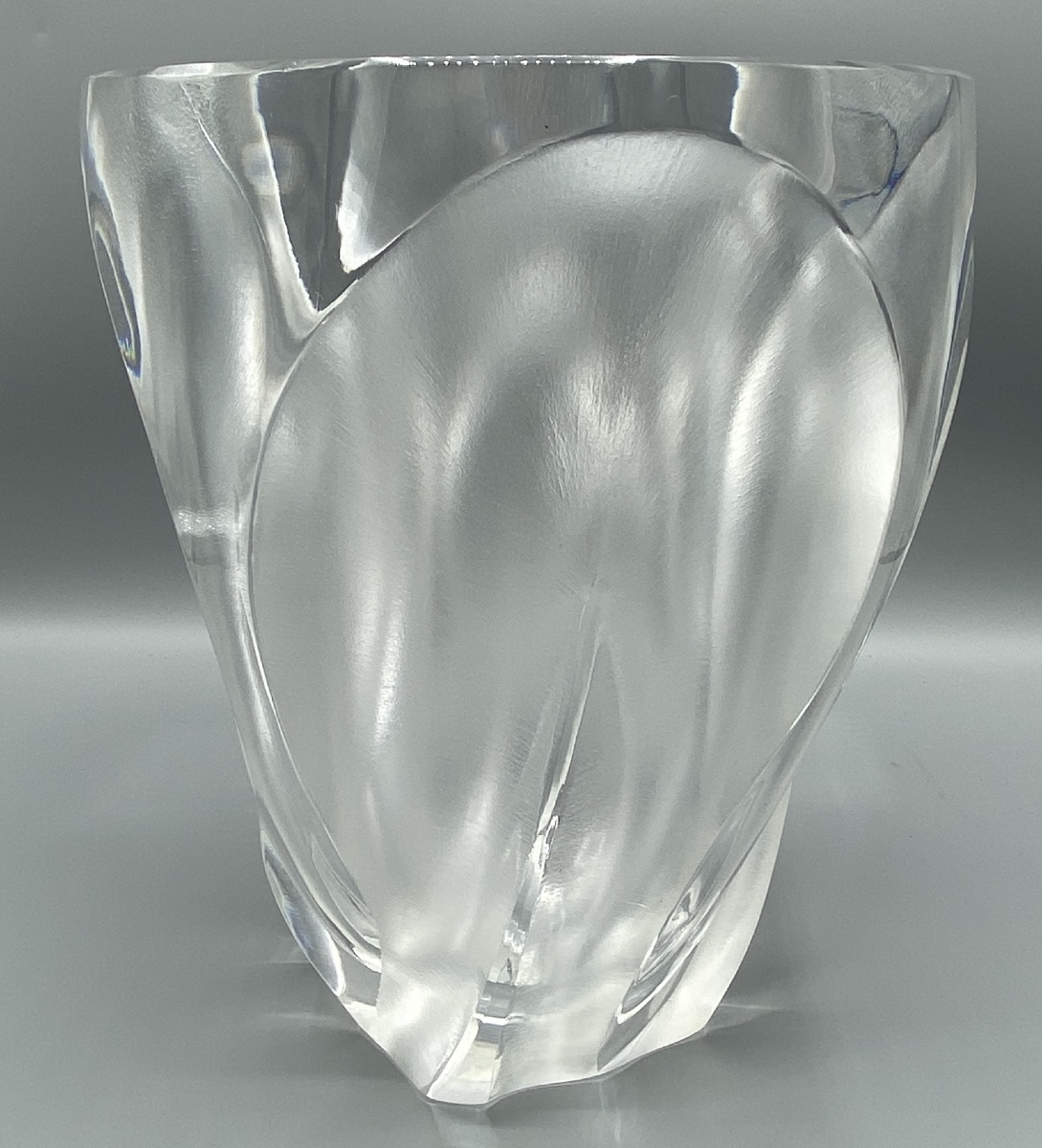 Vase en cristal satiné, Marc LALIQUE, modèle "Ingrid"-photo-4