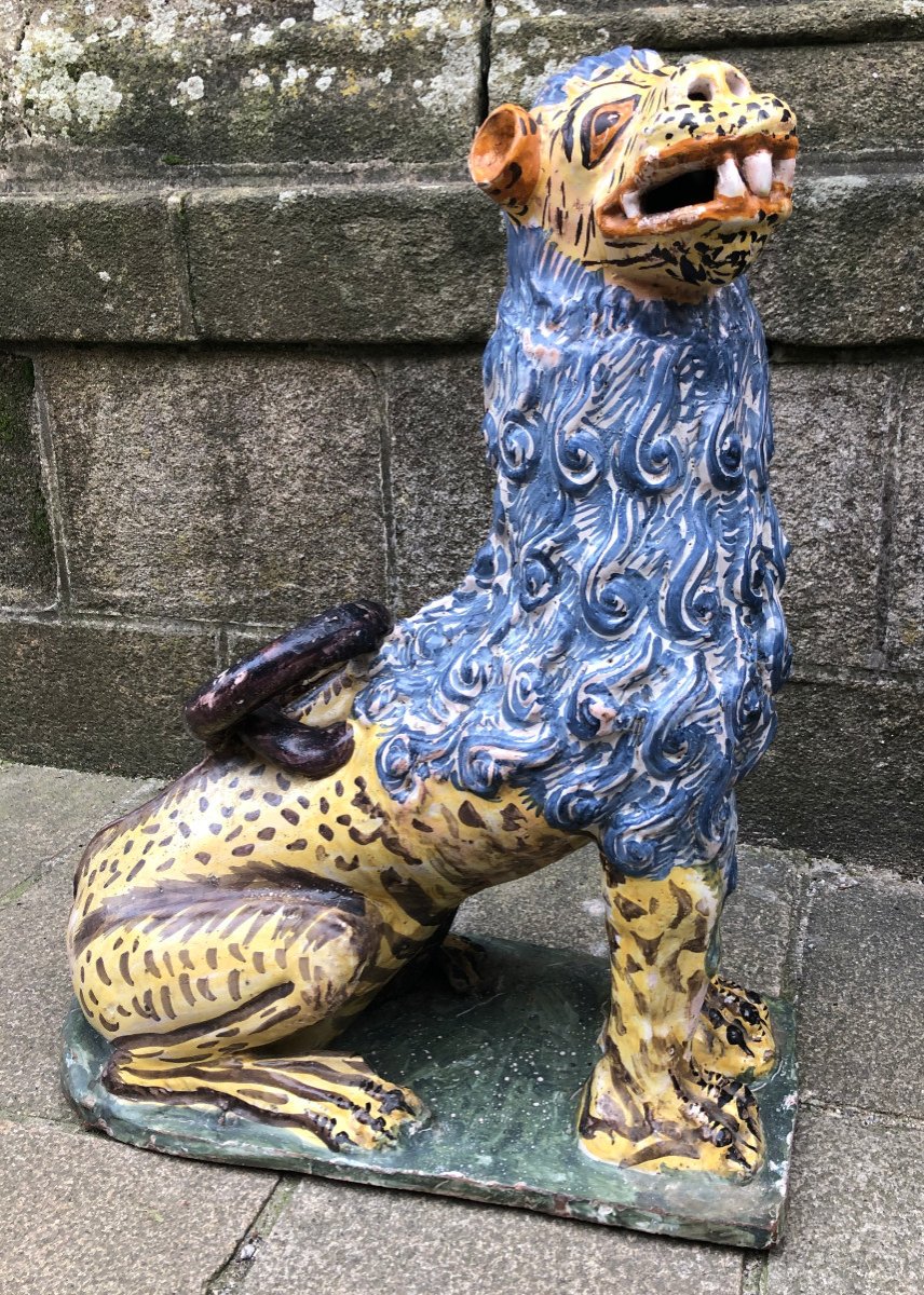 Large Seated Lion Of Perron - 18th Century - Angoulême Factory