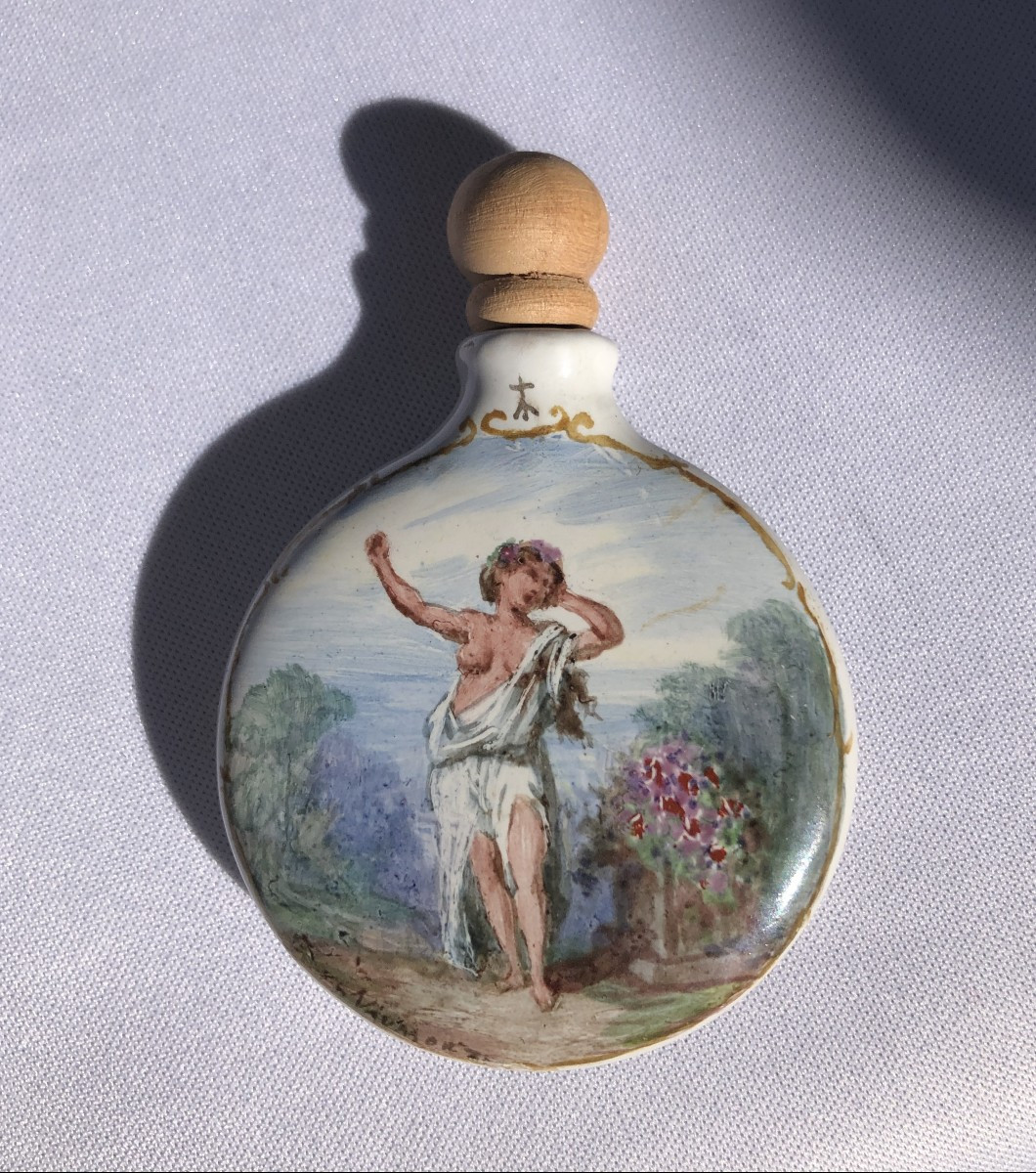Rare Secouette à Décor Mythologique, Édouard Vaumort, Manufacture De Rennes - Bretagne