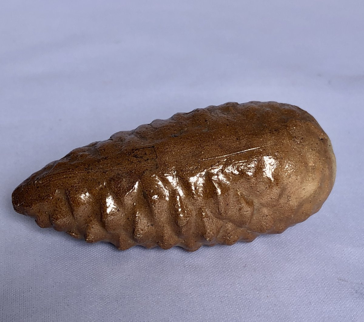 Secouette en forme de pomme de pin - Manufacture HB Grande maison - Bretagne -photo-2