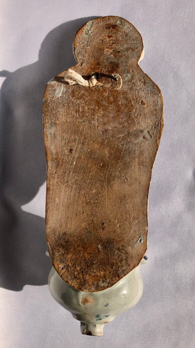 Bénitier au christ en croix surmonté par une coquille St Jacques - Manu. Veuve la Hubaudière-photo-3