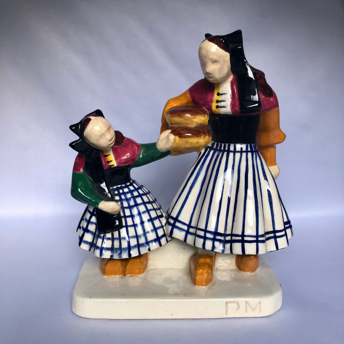 Ouessant Women With Loaves Of Bread - Robert Micheau-vernez - Henriot Factory - Brittany