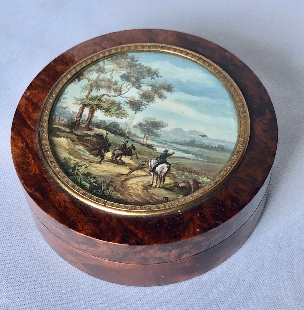 Boîte décorée d’une scène de chasse-photo-4